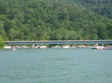 Vacation House for 26 Guests in Norris Lake, Tennessee, Picture 2