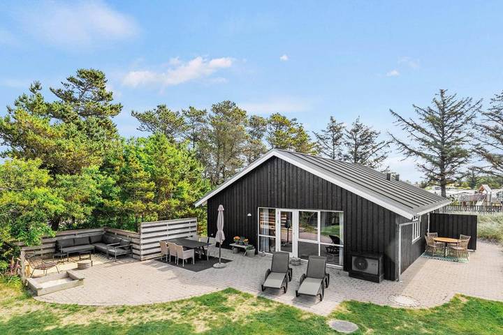 Villa für 6 Personen, mit Balkon/Terrasse und Whirlpool sowie Garten und Sauna