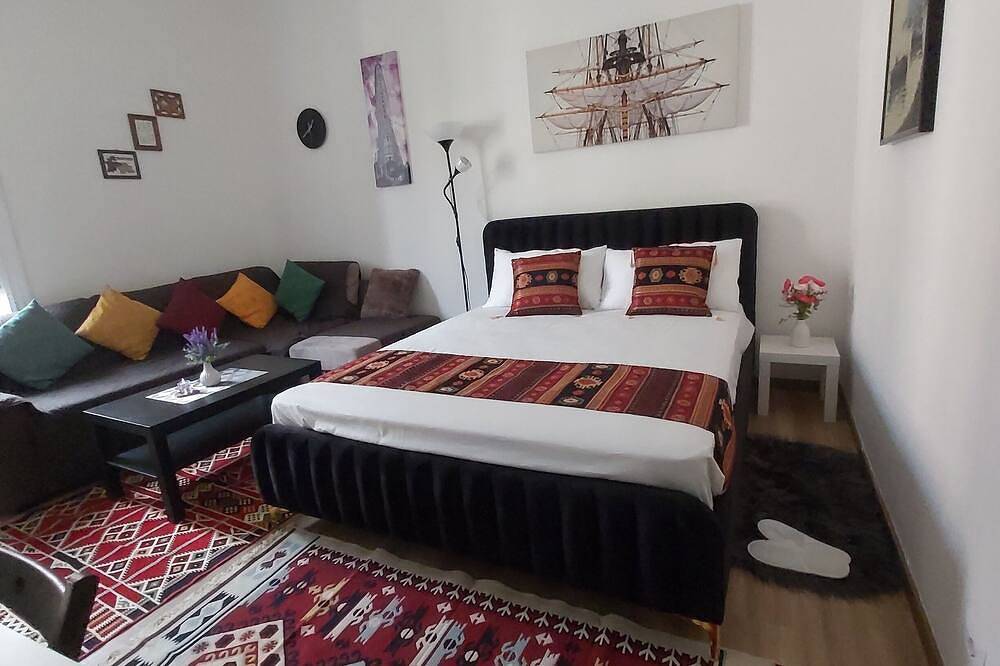 Apartamento entero, Amazing 4-bedroom apartment with Ac infront of Rome's Cetral station Termini in Centro de Roma, Roma