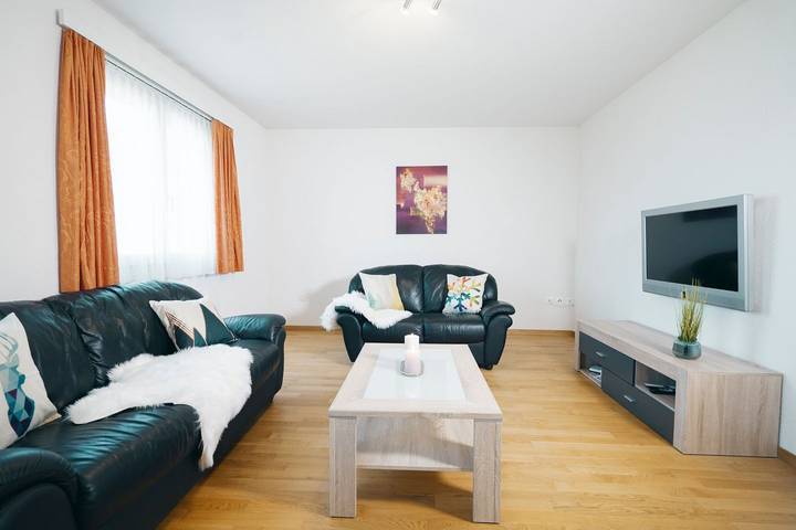 Ganze Wohnung, Familienfreundliches Apartment Schwendihaus in den Bergen von Amden in Amden, Walensee