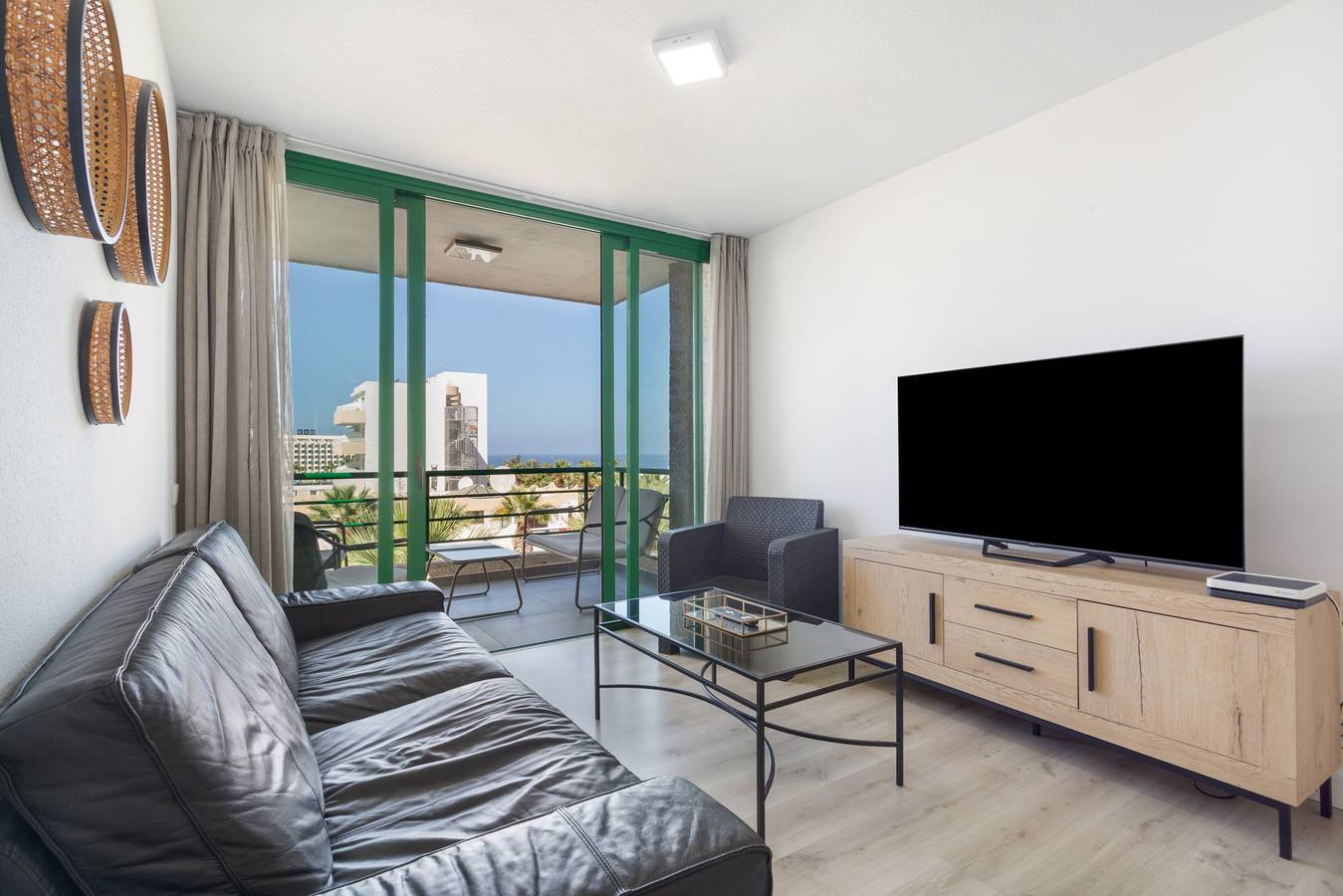 Appartement entier, Appartement de vacances 'Espectacular Y Amplio Las Américas' avec piscine privée, terrasse privée et Wi-Fi in Playa de las Américas, Arona