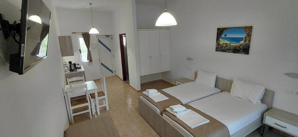 Hôtel pour 2 personnes, avec Balcon ainsi que Terrasse et Vue dans Palaiochora - 2