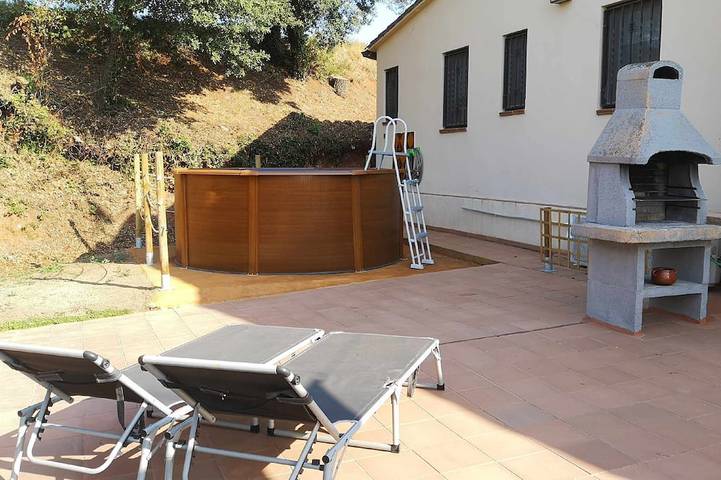 Apartamento para 6 personas, con piscina además de jardín y balcón, Se admiten mascotas en Llagostera