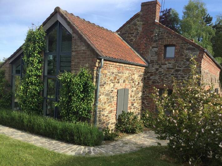 Location de vacances pour 6 personnes, avec vue ainsi que jardin et piscine à Chimay - 3