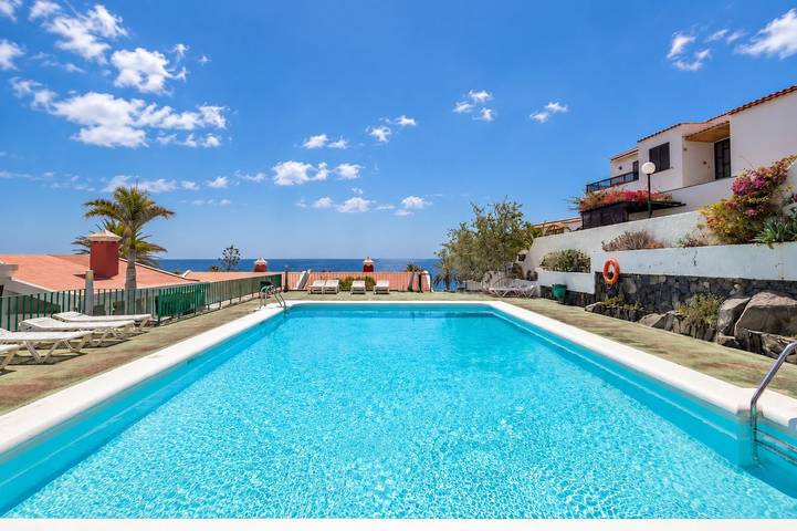 Ferienwohnung für 4 Personen, mit Terrasse und Pool in Playa del Águila