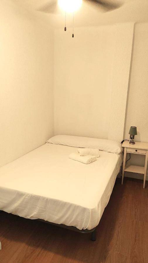 Location de vacances pour 6 personnes, avec terrasse, animaux acceptés à Manises - 4
