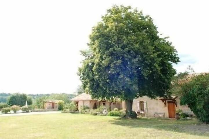 Entire apartment, Adorable guest apartment at the pool in Prayssas, Quercy