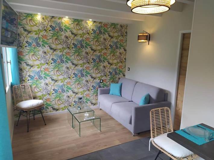 Gîte pour 2 personnes, avec Terrasse ainsi que Jardin et Vue dans Curienne