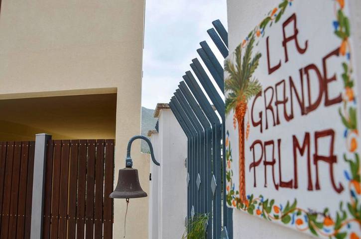 Ferienwohnung für 8 Personen, mit Balkon und Terrasse sowie Garten und Ausblick in Castelluzzo