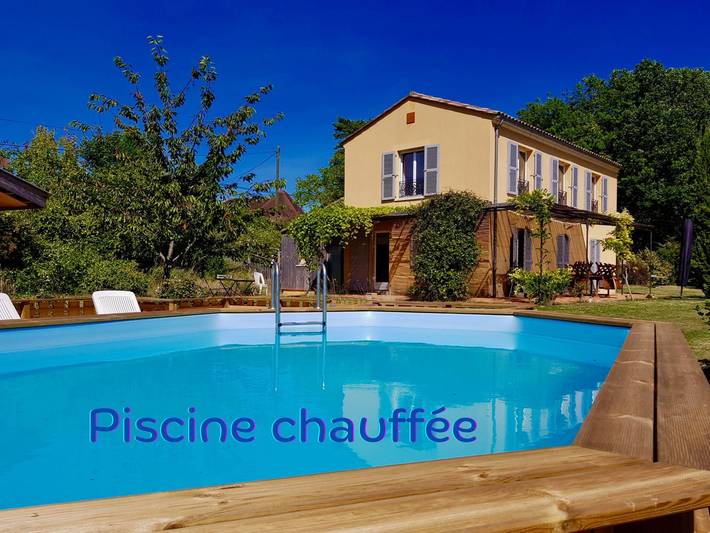 Gîte pour 8 personnes, avec terrasse ainsi que piscine et jardin, animaux acceptés