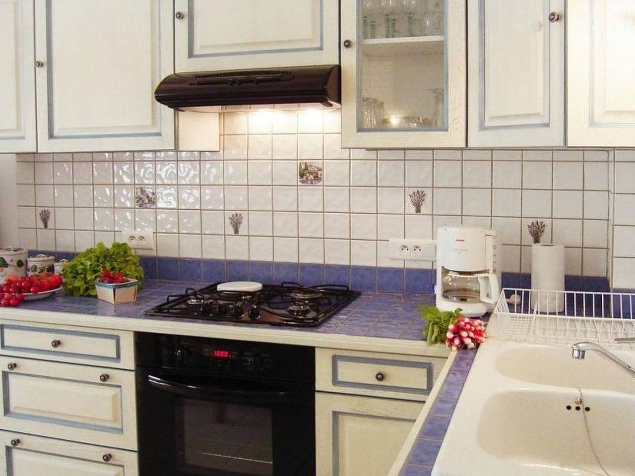 Apartamento entero, Morard - Bonnieux Appt Bleu Provence in Bonnieux, Parque natural regional del Luberon