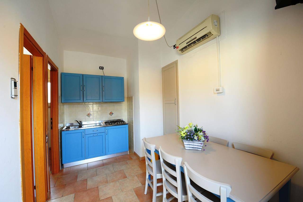 Ganze Wohnung, Ferienanlage Bella Italia Apartment Verbena für 6 Personen in Peschiera del Garda, Gardasee-Berge