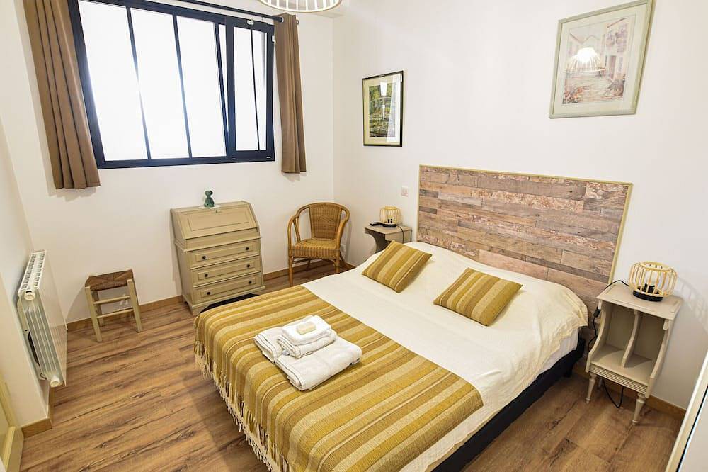 Casa restaurada para 6, junto al río, cerca del centro, aparcamiento y wifi in Sablé-sur-Sarthe, Sarthe