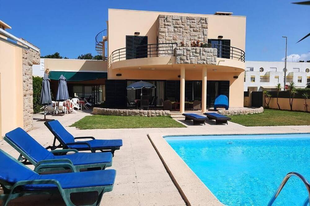 House Esposende -12 pax, swimming pool, beach 100m away in Marinhas, Esposende