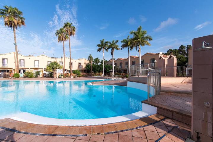 Apartamento para 3 personas, con piscina además de terraza y jardín, Se admiten mascotas en Maspalomas