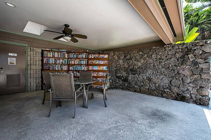 Vacation rental for 2 people, with pool and balcony in Kailua-Kona