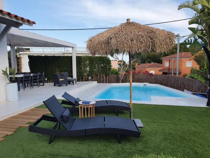 Location de vacances pour 6 personnes, avec vue ainsi que jardin et piscine dans Segur de Calafell - 3
