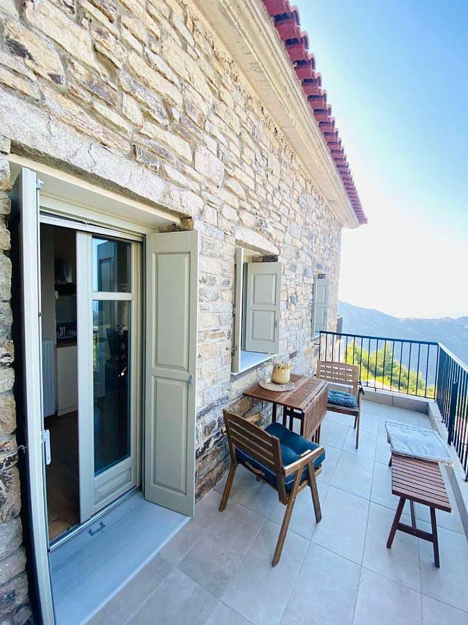 Ferienwohnung für 8 Personen, mit Balkon und Terrasse sowie Garten und Ausblick