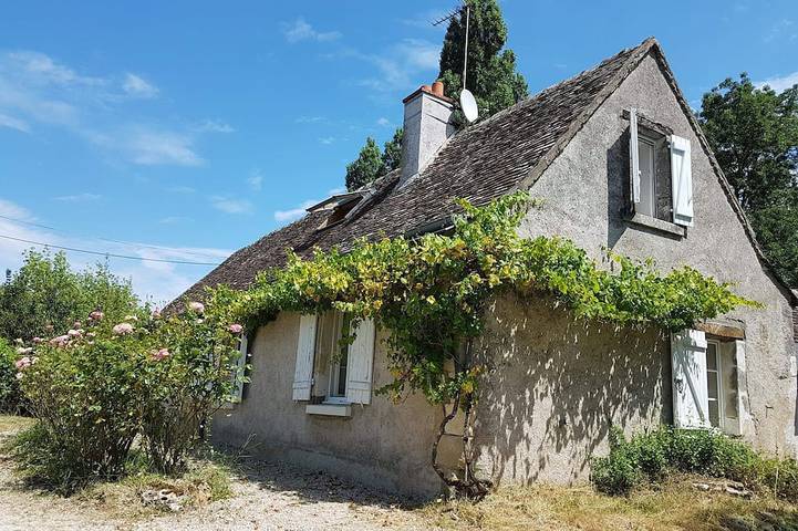 Gîte pour 5 personnes, avec jardin ainsi que piscine et terrasse à Savonnières