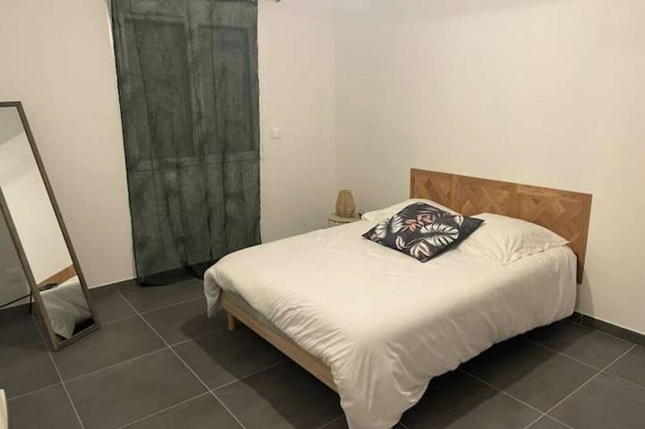 Location de vacances pour 10 personnes, avec jacuzzi et terrasse dans La Chapelle-de-la-Tour - 2