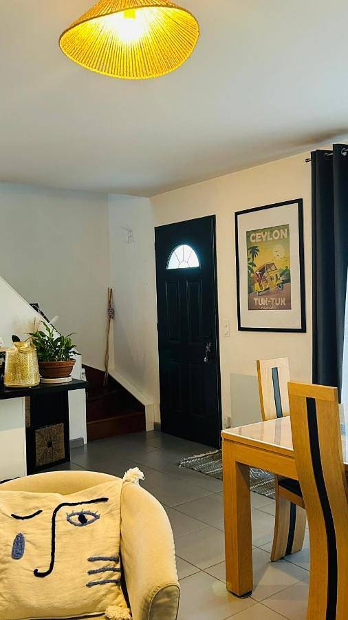 Appartement entier, Two-Bedroom Apartment in Saint-Jean-de-Védas, Côte méditerranéenne (France)