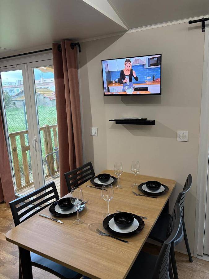 Camping pour 6 personnes, avec piscine et terrasse ainsi que sauna et jacuzzi à Valras-Plage - 3