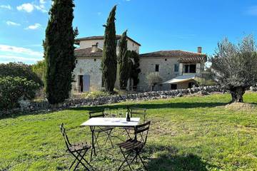Location de vacances pour 14 personnes, avec balcon et jardin à Bagat-en-Quercy