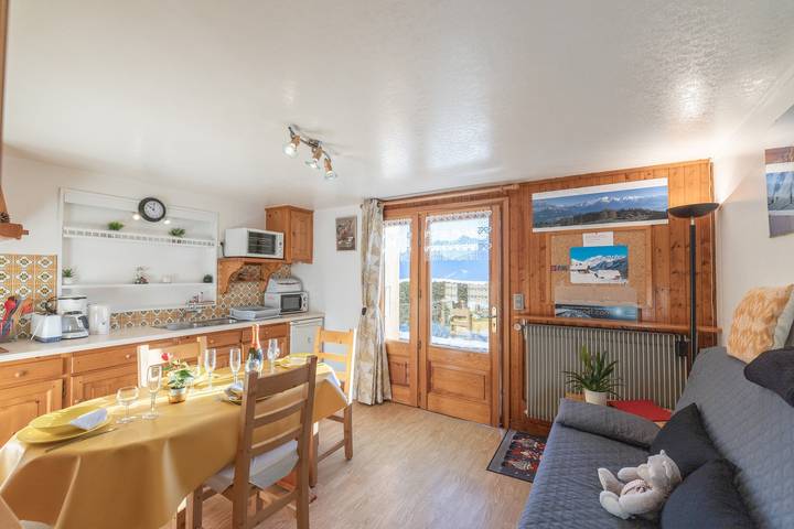 Apartamento entero, Apartamento 'Le Rouge-Gorge' con vistas a la montaña, terraza privada y Wi-Fi in Cordón, Pays du Mont-Blanc