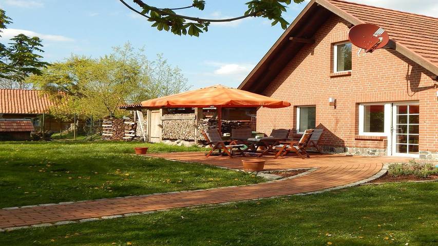 Ferienhaus für 5 Personen, mit Terrasse und Garten - 1