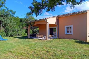 Gîte pour 8 personnes, avec jardin à Lézan