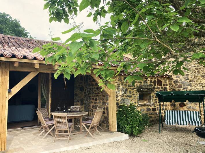 Location de vacances pour 4 personnes, avec terrasse ainsi que jardin et piscine à Sauveterre-la-Lémance - 2