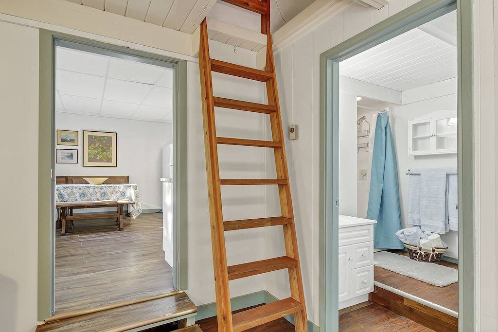 Charming Creekside Cottage in Nature with Historic Roots in Vernon, Silver Star