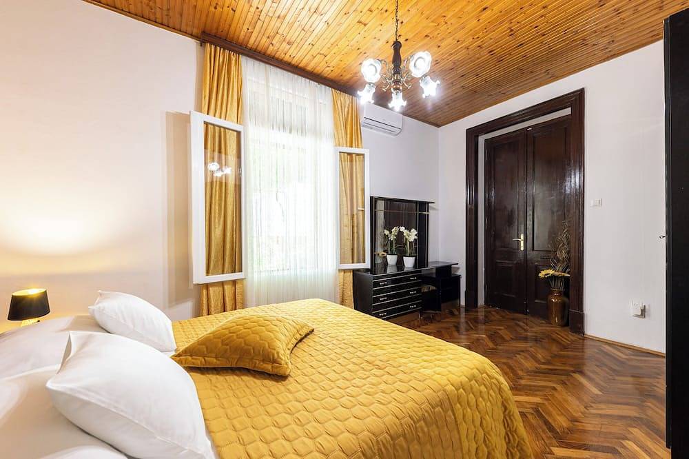Historic Villa with Private Hot Tub & Garden in Split, Split-Dalmatia