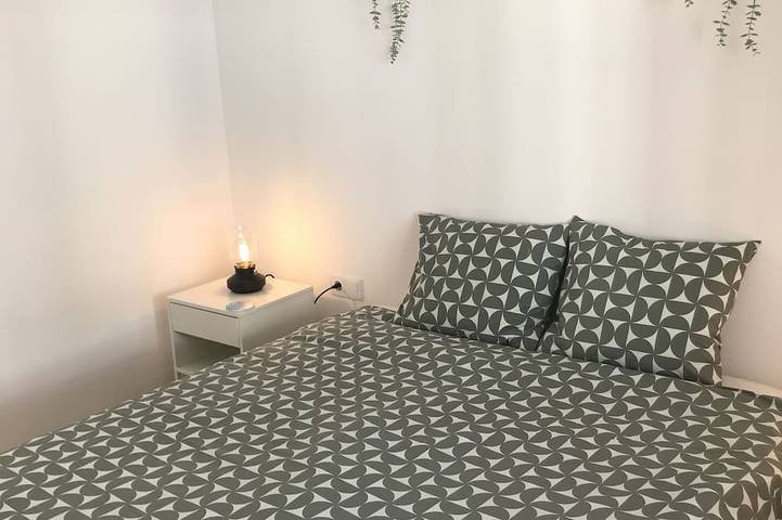 Appartement entier, Modern apartment with pool that sleeps up to 3 people 400m from the sandy beach. in El Palmar, Costa Blanca