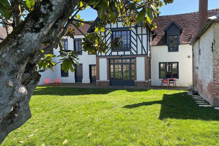 Gîte pour 10 personnes, avec jardin à Ervy-le-Châtel