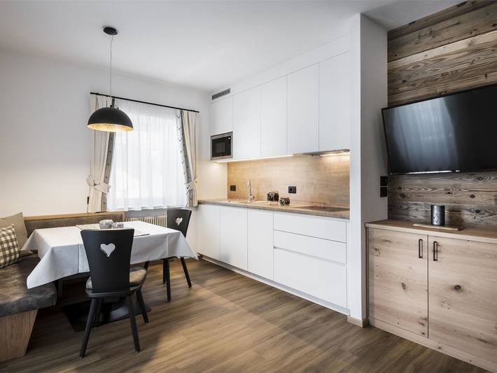 Hütte für 4 Personen, mit Terrasse und Ausblick in Alta Badia