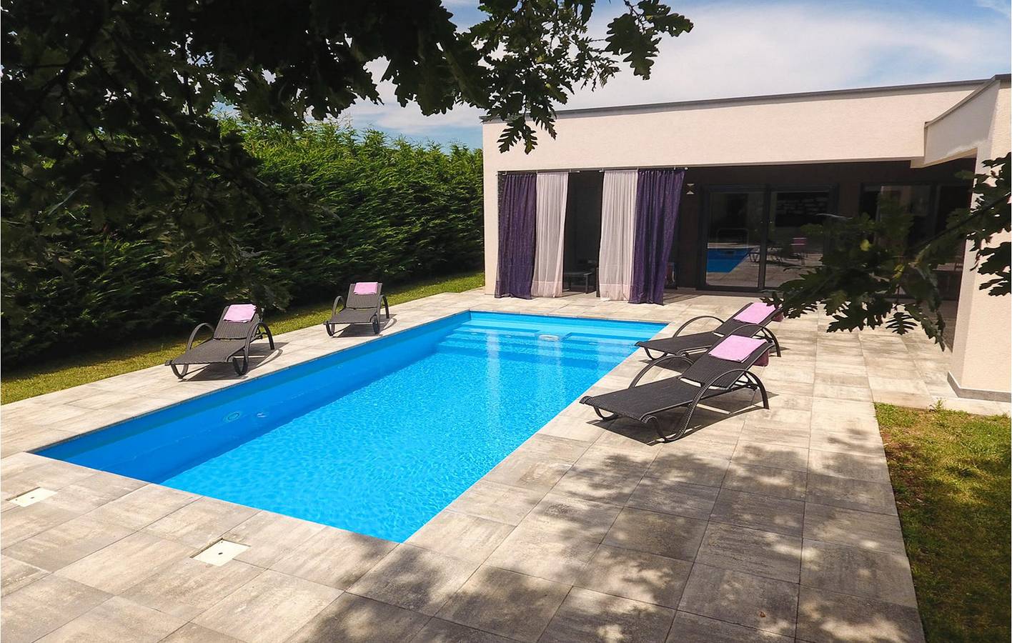 Geräumige 2-Zimmer-Wohnung mit Pool, Parkplatz und WLAN in der Nähe von Restaurants und dem Stadtzentrum in Butkovići, Svetvinčenat