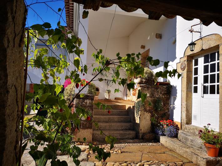 Holiday Home 'Cottage' with Mountain View, Shared Pool and Wi-Fi in O Rosal, Pontevedra Province