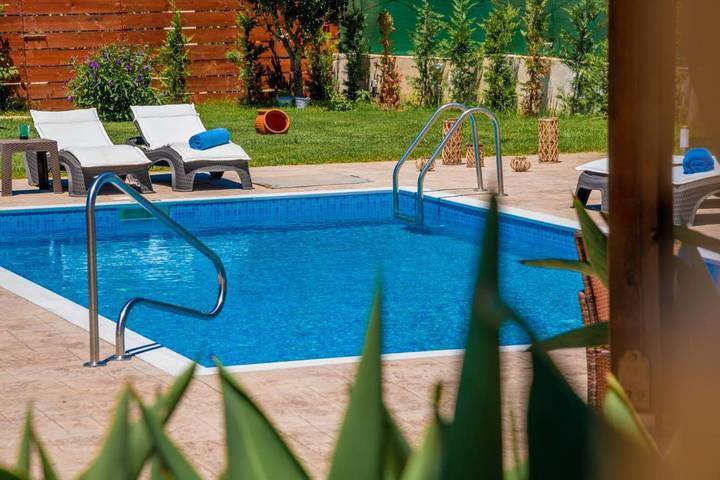 Villa voor 7 personen, with tuin and kinderzwembad as well as zwembad, kindvriendelijk in Kalamaki