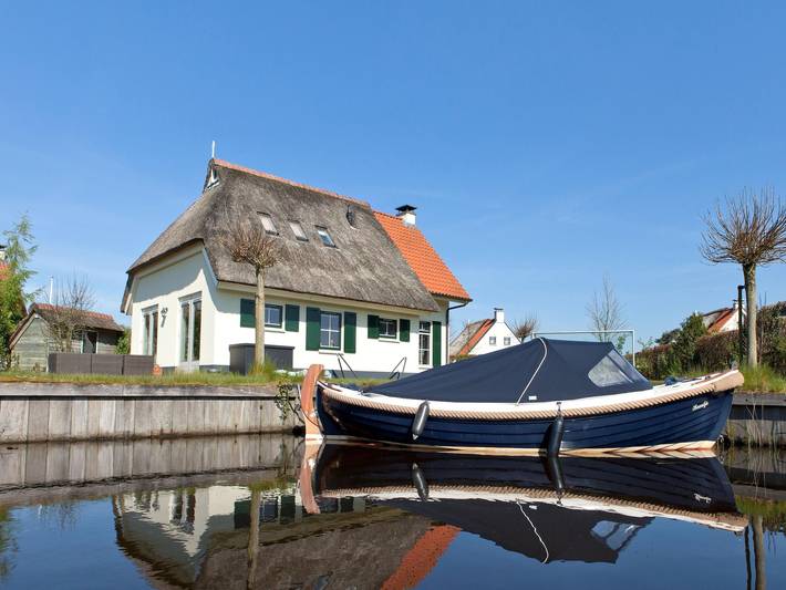 Ferienhaus für 6 Personen mit Terrasse in Sint Nicolaasga, Ijsselmeer
