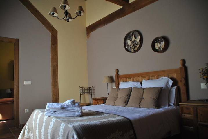 Casa rural para 4 personas, con piscina además de vistas y jardín, Se admiten mascotas en Provincia de Segovia