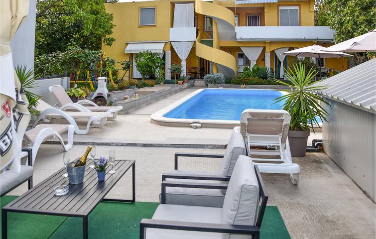 Ferienwohnung für 3 Personen, mit Terrasse in Pakostane - 2