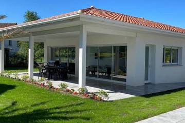 Location de vacances pour 6 personnes, avec piscine et jardin à Saint-Martin-de-Seignanx