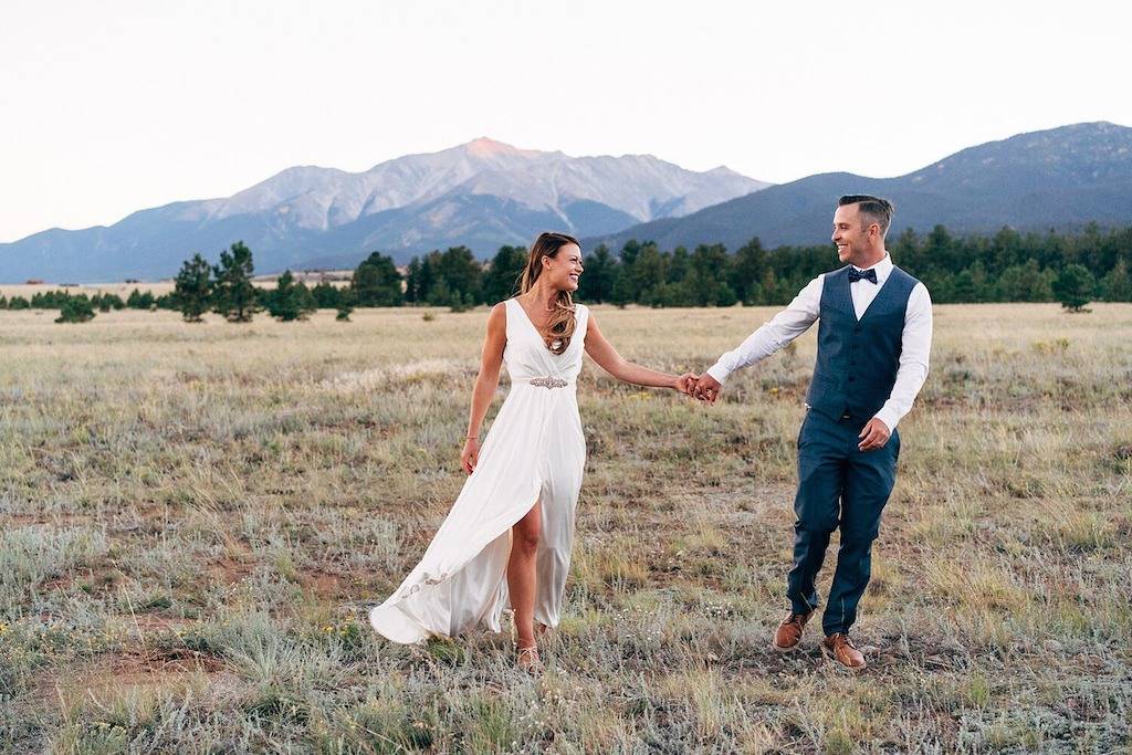 Rustikales Blockhaus am 3 Elk Creek mit Blick auf die Collegiate Range in Americus (CO), Chaffee County