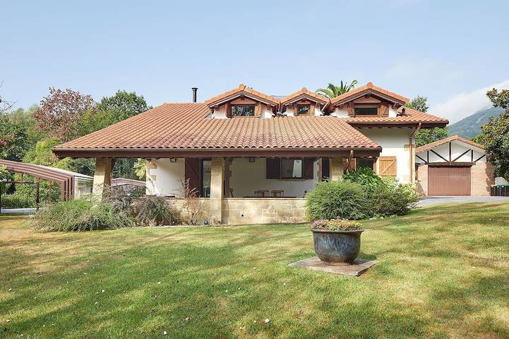 Villa for 8 people, with garden - 1