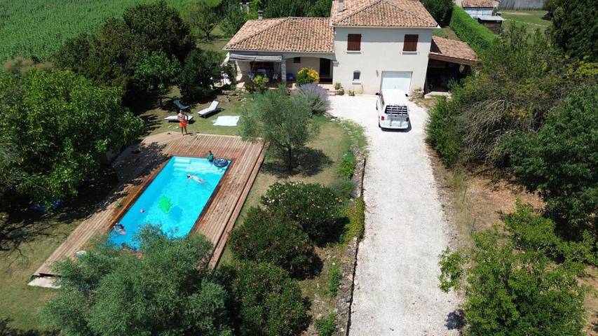 Location de vacances pour 7 personnes, avec jardin ainsi que vue et piscine, animaux acceptés à Verfeuil - 3