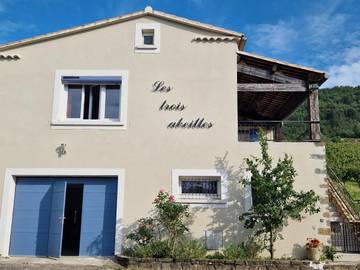 Gîte pour 8 personnes, avec vue et terrasse à Bésignan