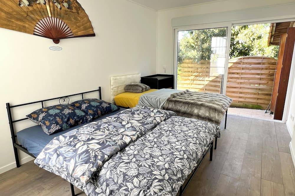Peaceful Family Home, Garden & Patio & Private Parking, Visit Disney & Paris in Champs-sur-Marne, Seine-et-Marne