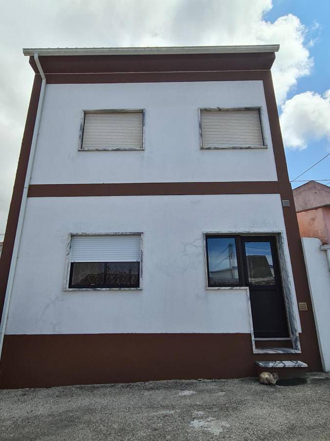 Three-Bedroom House in Atouguia da Baleia, Leiria distrito