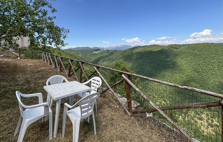 Charmante 230 m² große Wohnung mit Pool, Garten und Parkplatz in Sellano, Perugia Provinz